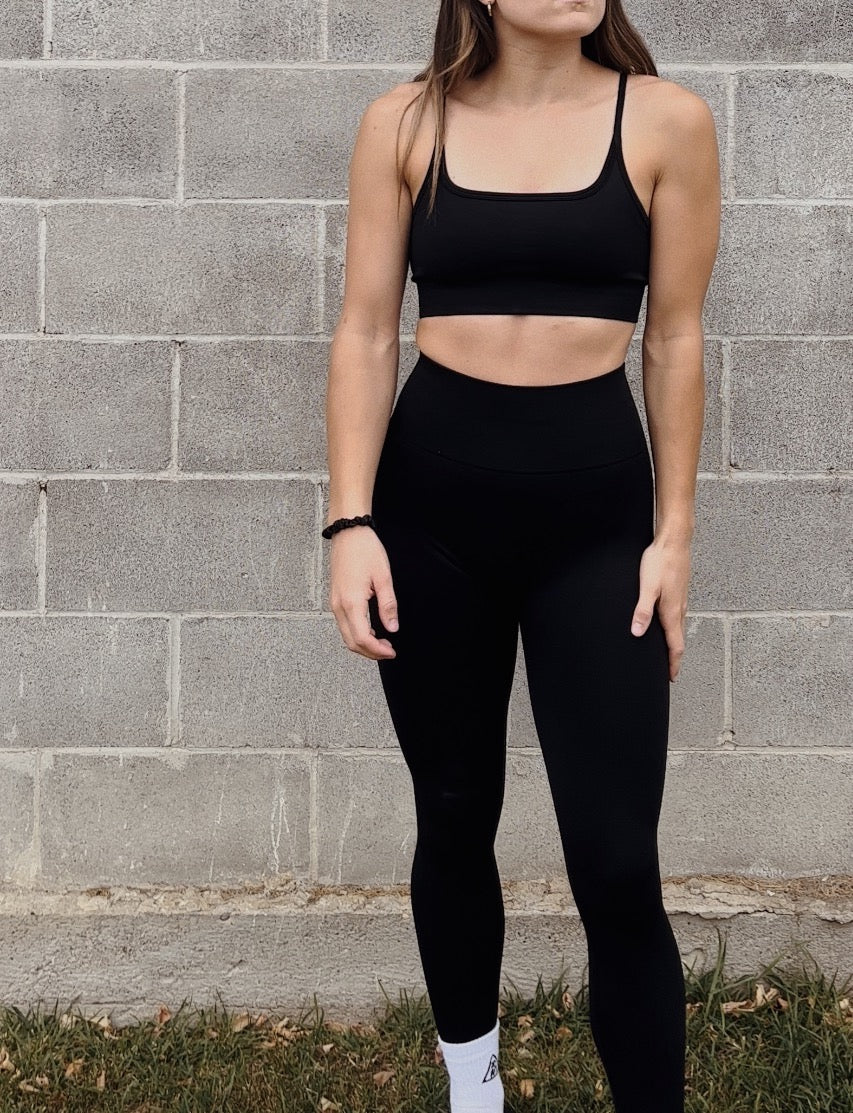 Grounded Scoop-Neck Bra – Adapt Athletica